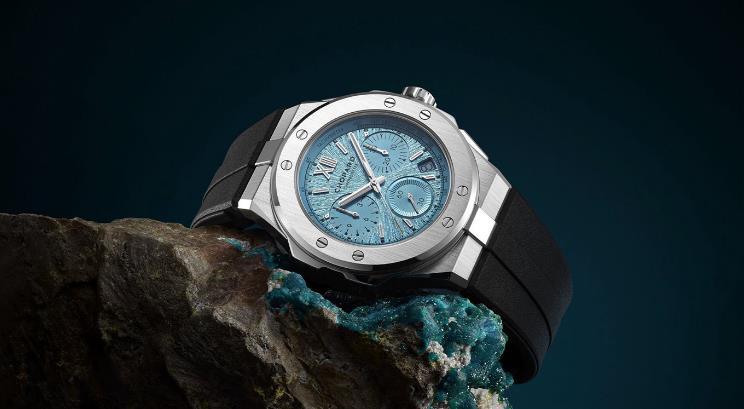 蕭邦推出精品店獨(dú)家版雪山傲翼系列特大號(hào)計(jì)時(shí)碼表